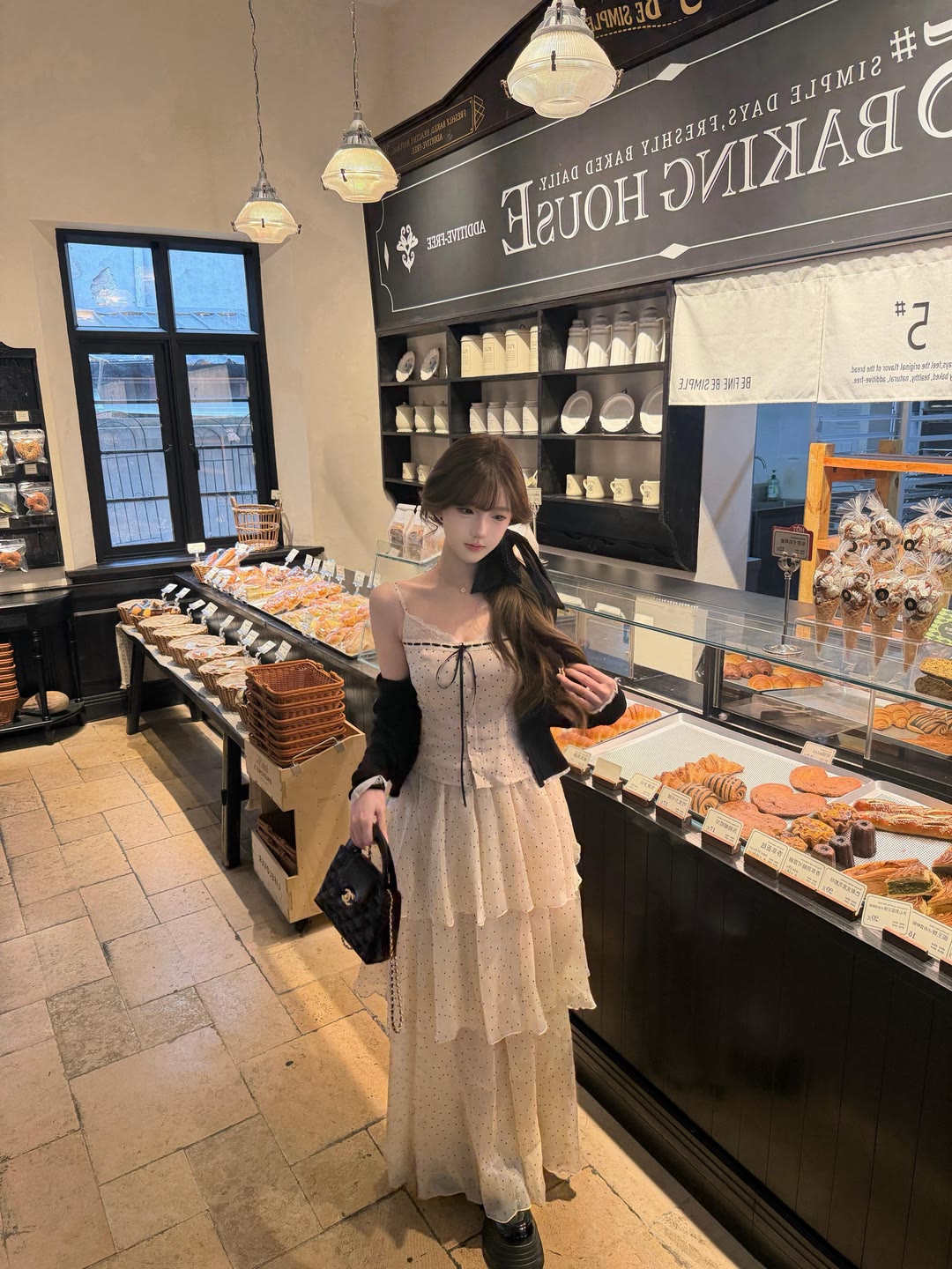 No.5面包店的暖光里,甜系女孩甜妹穿搭冷萌脸-美女图片-第3张