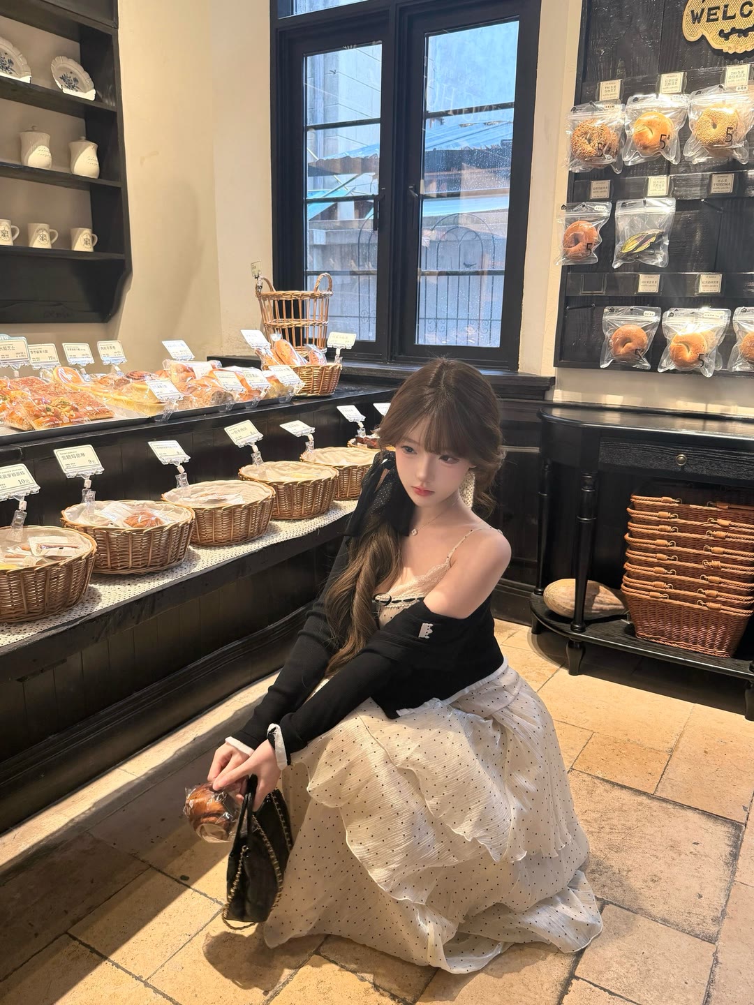No.5面包店的暖光里,甜系女孩甜妹穿搭冷萌脸-美女图片-第4张